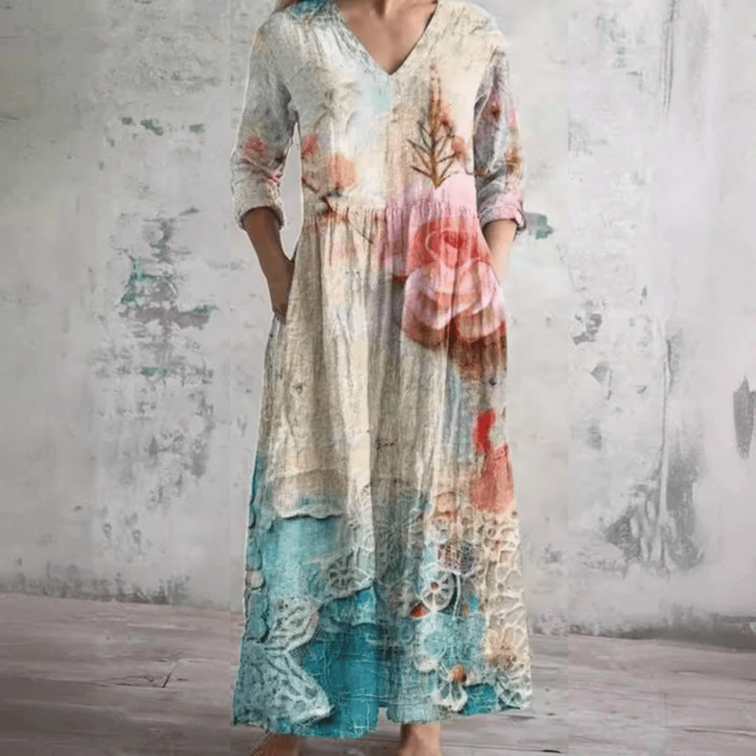 Robe d’été fleurie multicolore, encolure V, manches trois-quarts, taille froncée.
