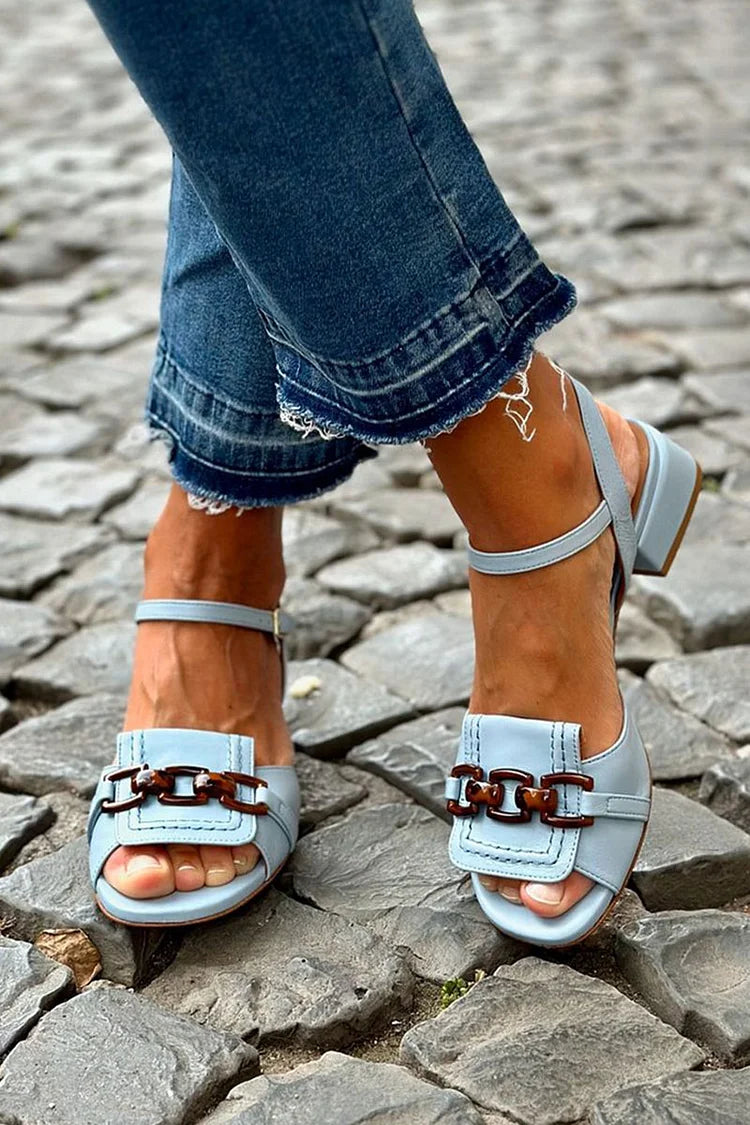 Sandales Azzurra bleu clair à talon bloc, boucles décoratives marron