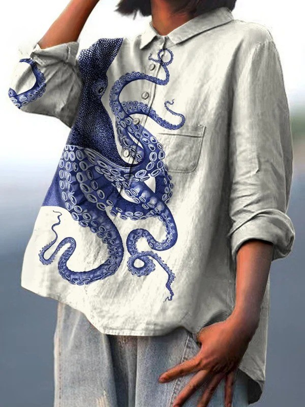 T-shirt léger gris clair à poche, imprimé tentacules bleu, col chemise.