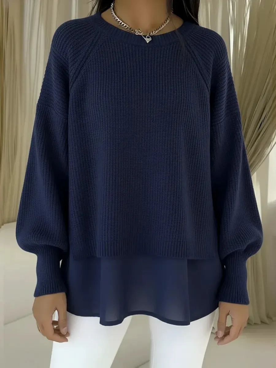 Pull en tricot bleu marine, col rond côtelé, manches bouffantes, bas superposé