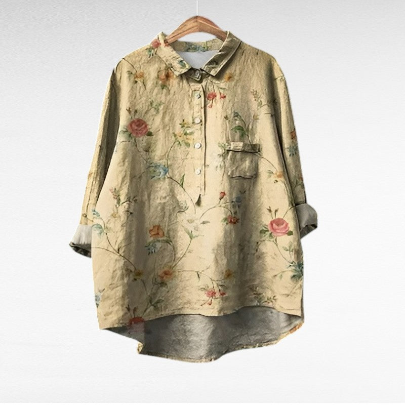 Blouse à col chemise boutonnée, imprimé floral sur fond beige, poche poitrine