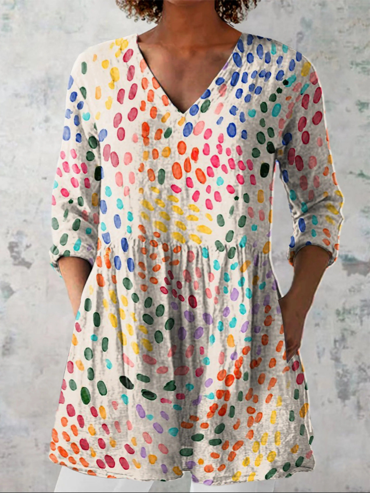 Blouse longue multicolore à décolleté en V, manches trois-quarts, motifs points