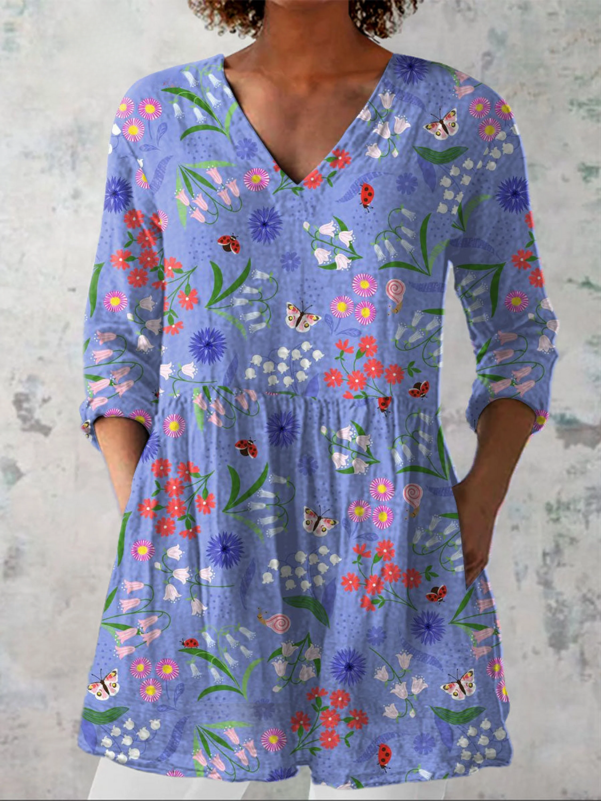 Blouse longue col V violette, manches trois-quarts, imprimé fleuri multicolore