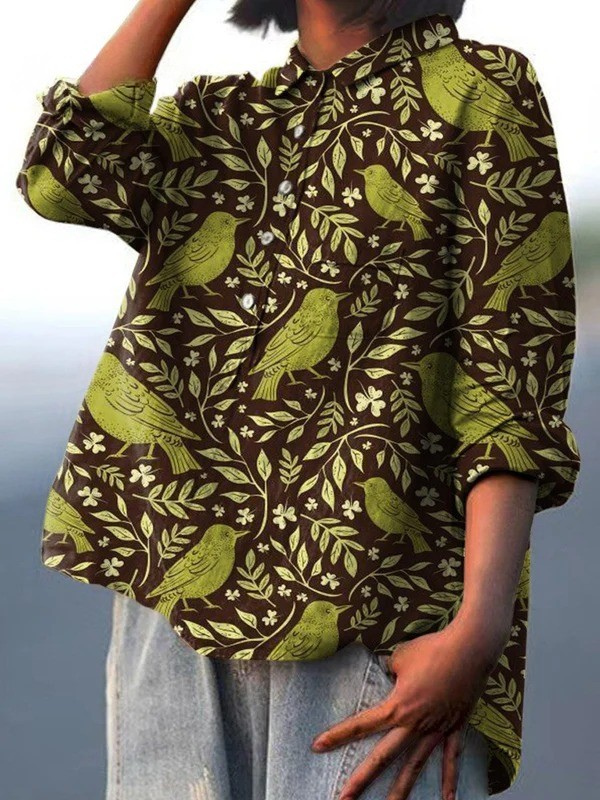 Chemise vintage manches longues, motifs oiseaux et feuilles, fond foncé, col boutonné