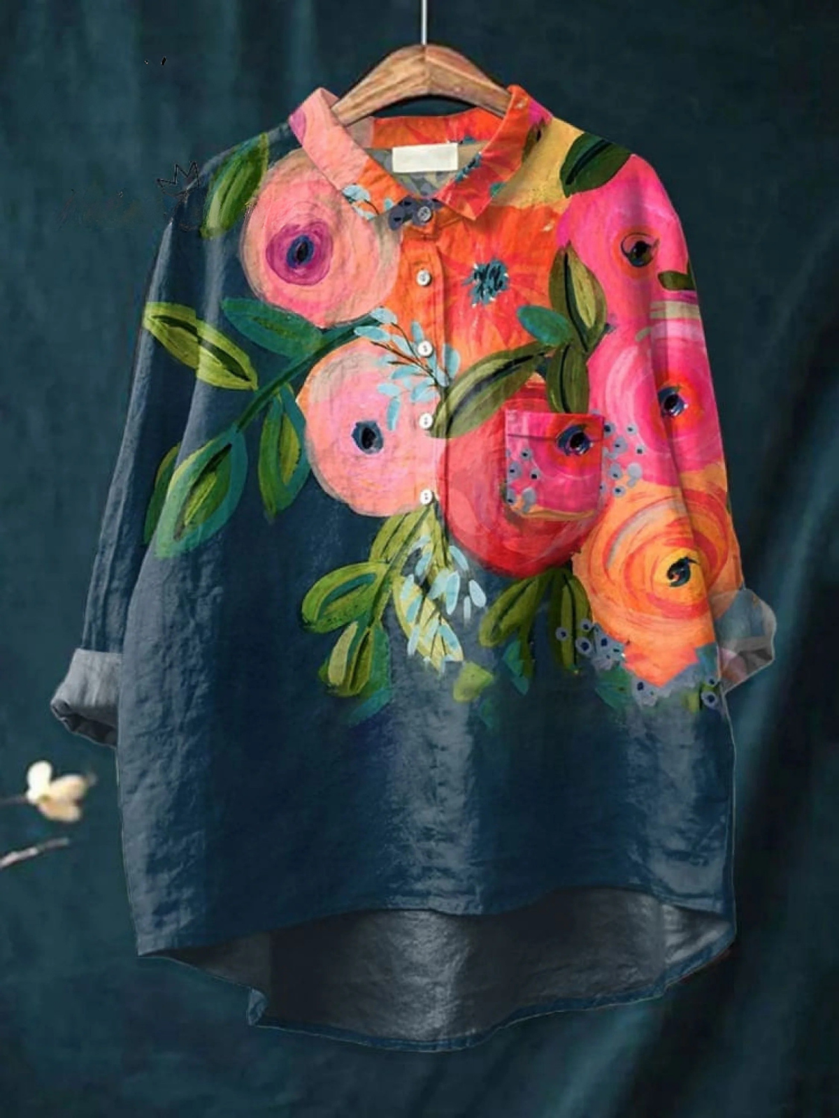Chemise Paige décontractée à grandes fleurs, manches longues, col boutonné.