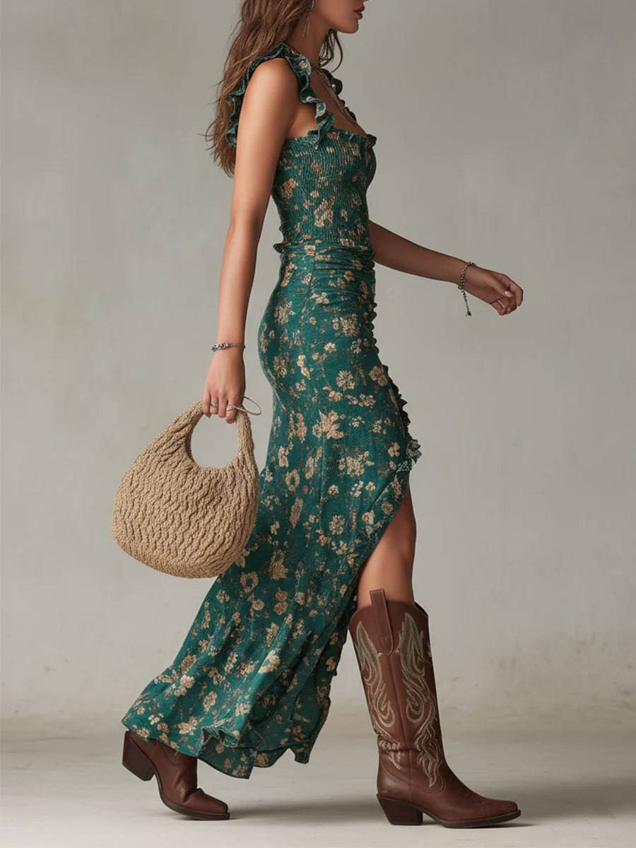 Robe longue verte à fleurs, encolure carrée, manches à volants et fente