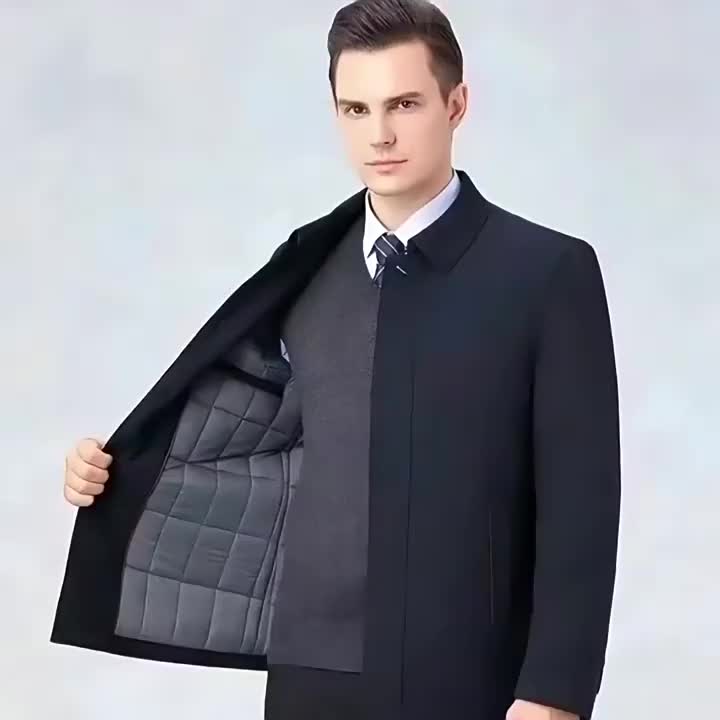 Veste homme noire avec col à revers, doublure matelassée visible sur le côté