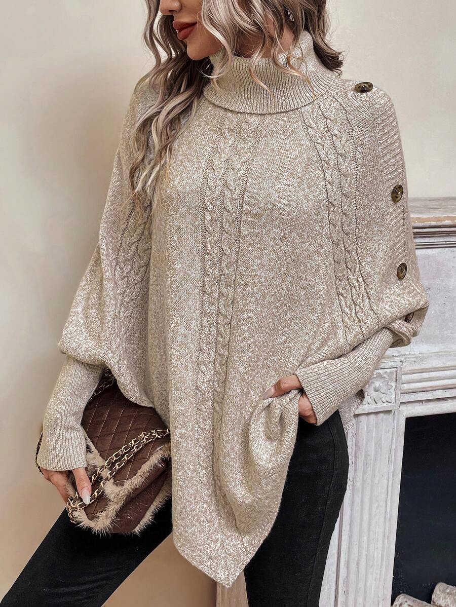 Poncho en maille torsadée beige clair, col montant, manches chauve-souris, bord asymétrique