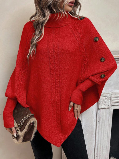 Poncho en maille torsadée rouge, col montant, manches chauve-souris, boutons sur l’épaule