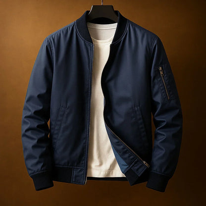 Blouson bomber bleu marine avec zip, col montant et poches zippées, poignets côtelés