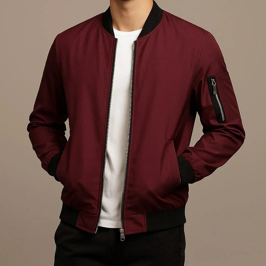 Blouson bomber rouge bordeaux avec fermeture zippée et poches zippées, poignets côtelés