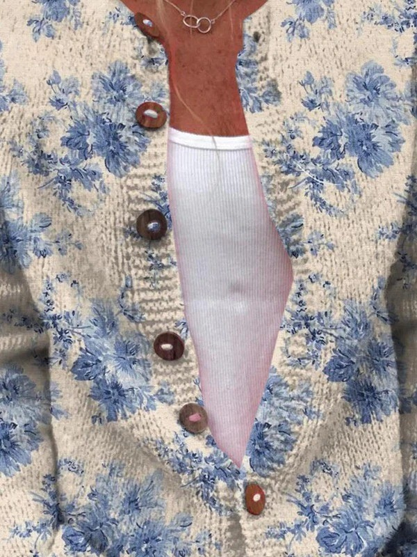 Cardigan vintage en maille crème imprimé fleurs bleues, rangée de boutons marron