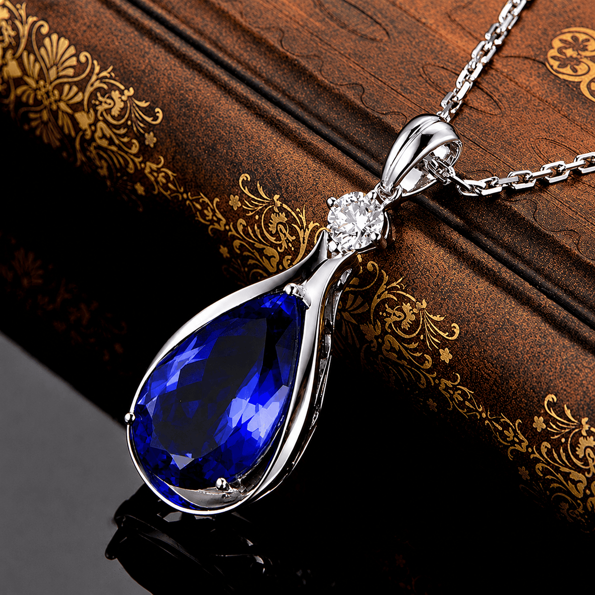 Pendentif argenté en forme d’infini avec saphir bleu goutte et pierre claire