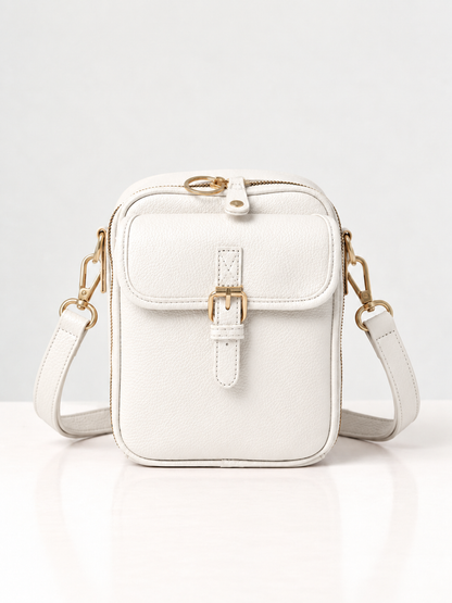 Sac bandoulière blanc en cuir synthétique, rabat avec boucle dorée et sangle réglable