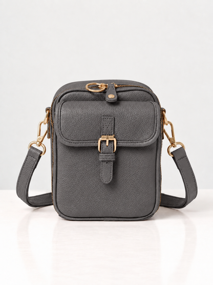 Sac bandoulière gris foncé en cuir synthétique, rabat avec boucle dorée et sangle réglable