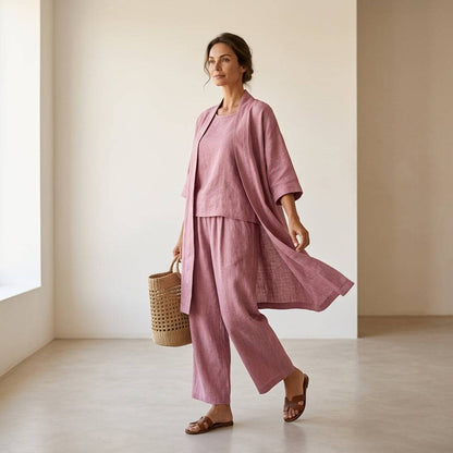 Ensemble en lin rose : haut à bretelles, pantalon ample et veste kimono manches courtes