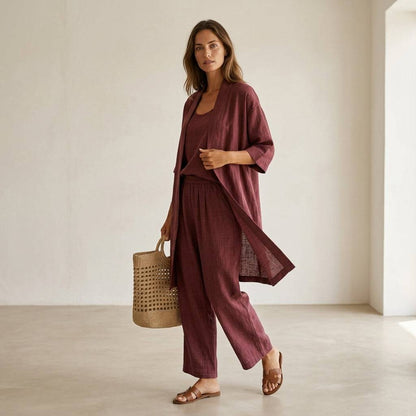 Ensemble en lin vin rouge : veste kimono ouverte, pantalon fluide et haut à bretelles