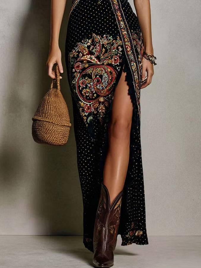 Robe longue noire imprimée, décolleté V, fente haute devant, sans manches à volants