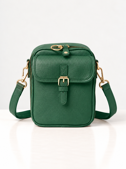 Sac bandoulière vert en cuir synthétique, rabat avec boucle dorée et sangle réglable