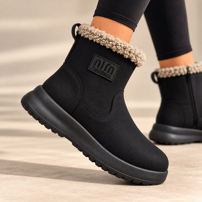 Maja bottines teddy portées avec un jean