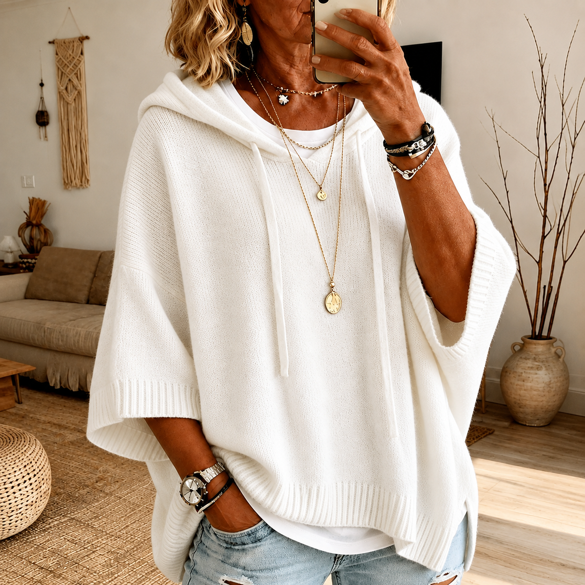 Poncho en maille blanc à capuche, manches chauve-souris, coupe ample