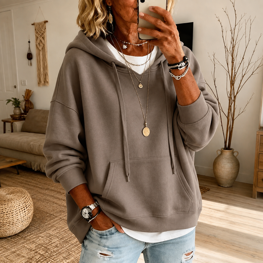 Pull à capuche taupe douillet, manches longues, cordons et poche kangourou.