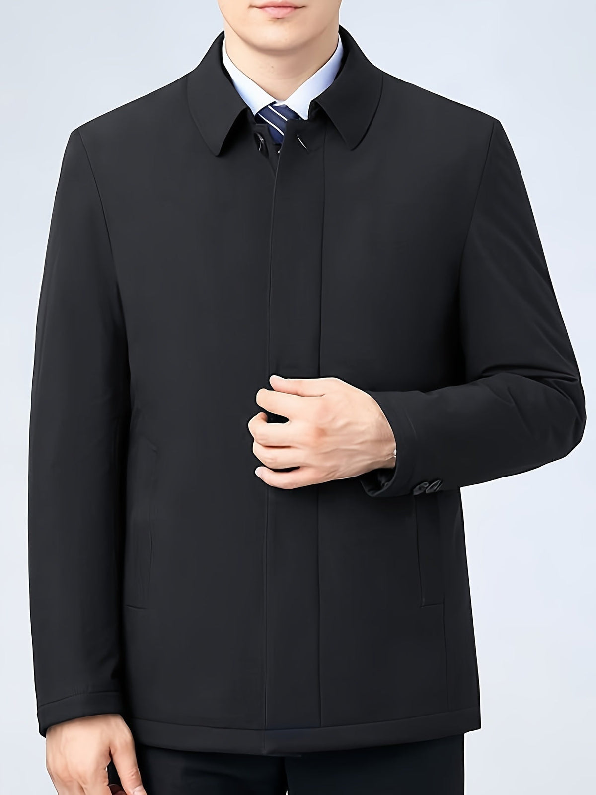 Veste à col à revers noire zippée pour homme, vue avant avec col et manches longues