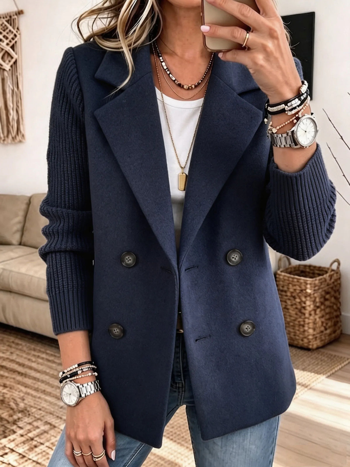 Blazer boutonné en maille, manches longues, bleu marine.