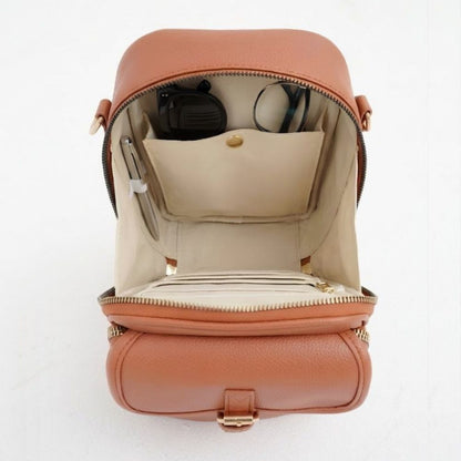 Sac bandoulière ouvert, compartiments avec fermetures zippées, couleur brun.