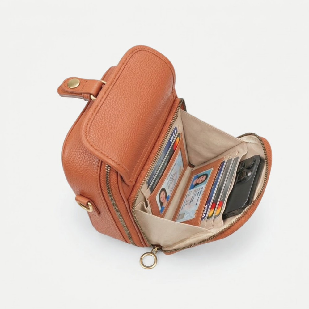 Sac bandoulière en cuir brun, compartiment avant avec rabat, intérieur beige.