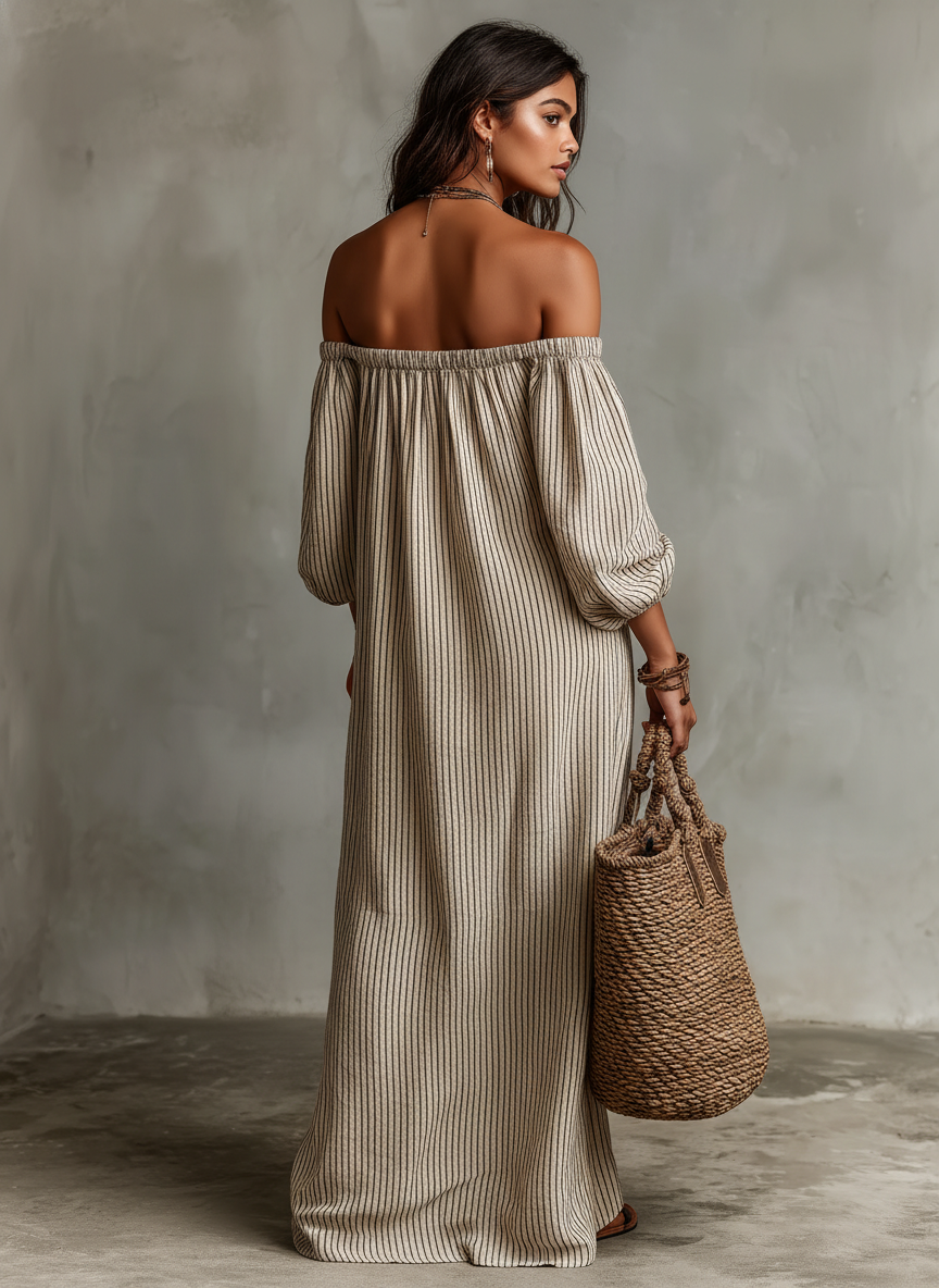 Robe longue à rayures verticales, encolure épaules dénudées et manches amples.