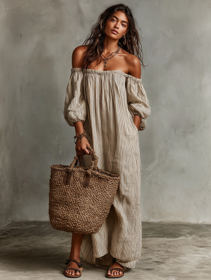 Robe longue rayée beige, épaules dénudées et manches bouffantes à poignets élastiques.