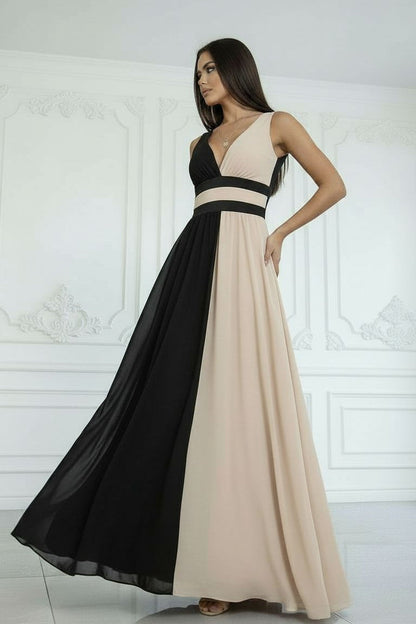 Robe longue bicolore noir et nude, décolleté V croisé, jupe ample évasée.