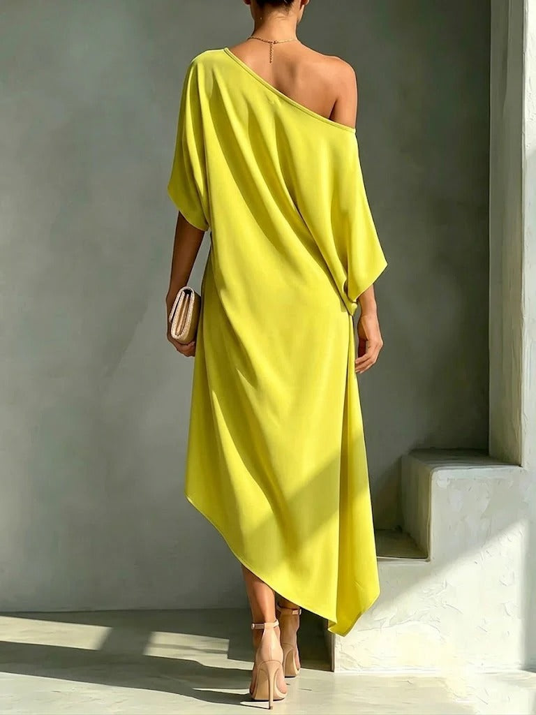 Robe asymétrique jaune, décolleté épaulé, manches ample, nœud à la taille, ourlet plongeant
