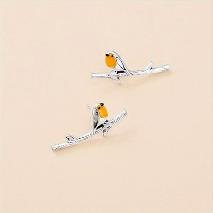 Boucles d’oreilles argentées avec deux petits oiseaux jaunes en style dessin animé
