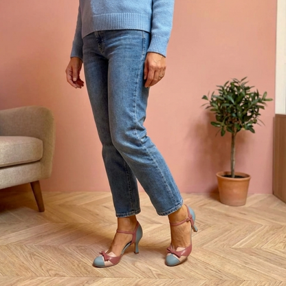 Sandales vintage Vessa à talon, bleu clair et rose avec bride arrière.