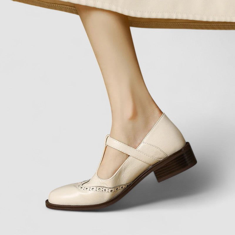 Chaussures bébé style Oxford Émilienne™, cuir beige, talon texturé et lanière.
