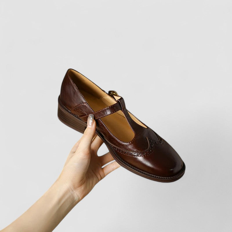 Chaussures bébé style Oxford Émilienne™ brun, mocassin à boucle, dessus lustré.