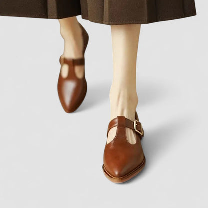 Chaussures bébé à bout pointu en cuir marron, bride à boucle