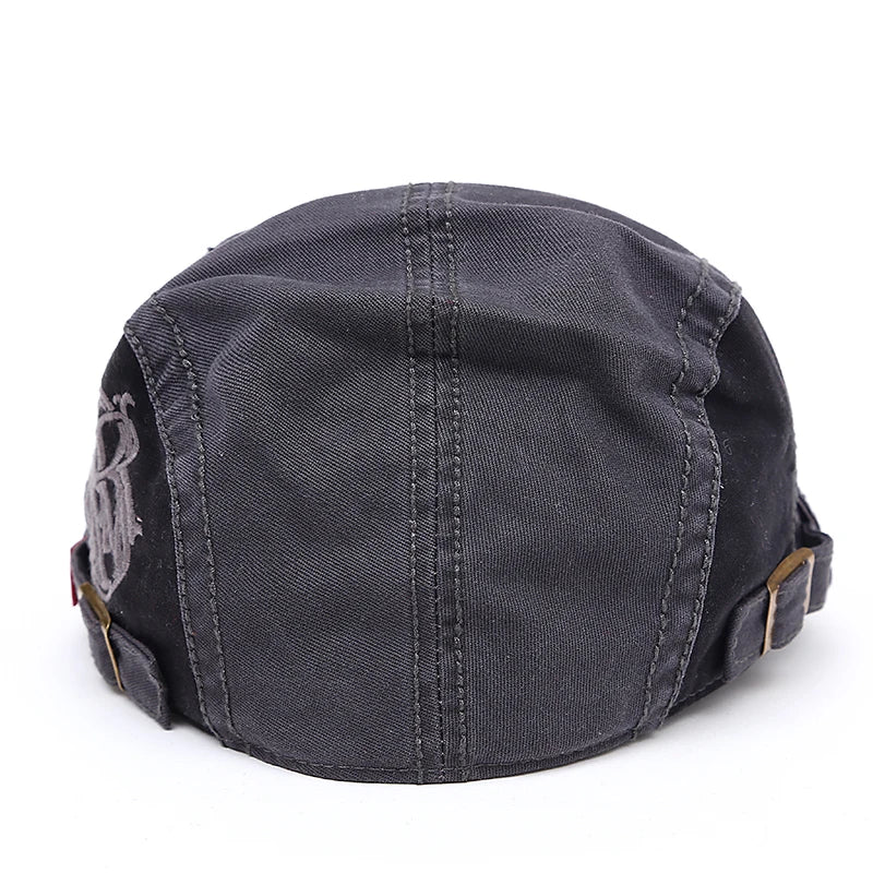 Casquette d’été Bloom™ noire, vue arrière avec passants réglables sur le côté.