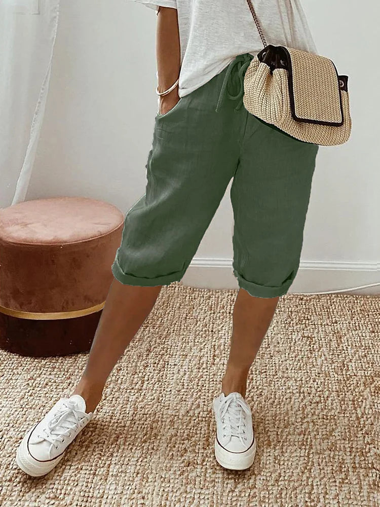 Pantalon 3/4 en lin coton vert, taille à cordon, poches, jambes retroussées