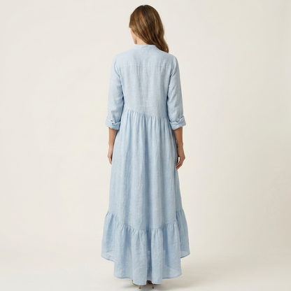 Robe longue bleu clair en lin, col montant et boutons, ourlet volant, dos évasé