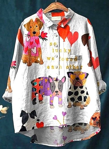 Blouse blanche à manches longues, motifs d’animaux et cœurs colorés sur toute la surface