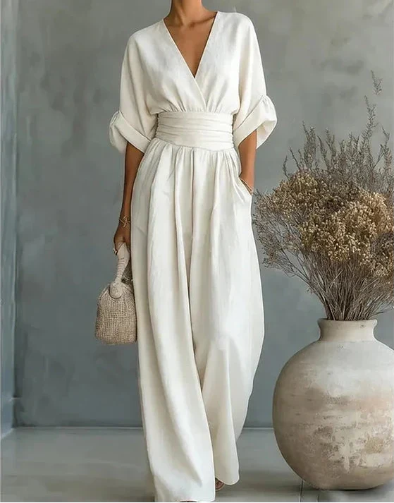 Combinaison blanche à décolleté V, manches mi-longues, taille froncée, jambes larges