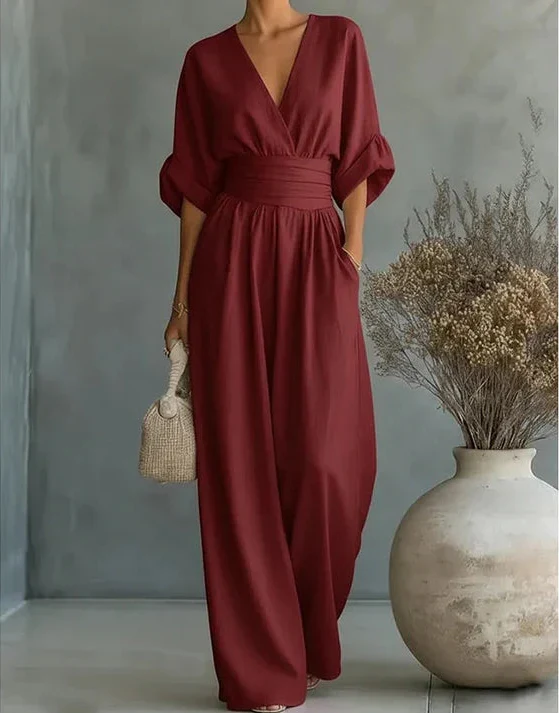 Combinaison bordeaux satinée décolleté V, taille froncée, jambes larges