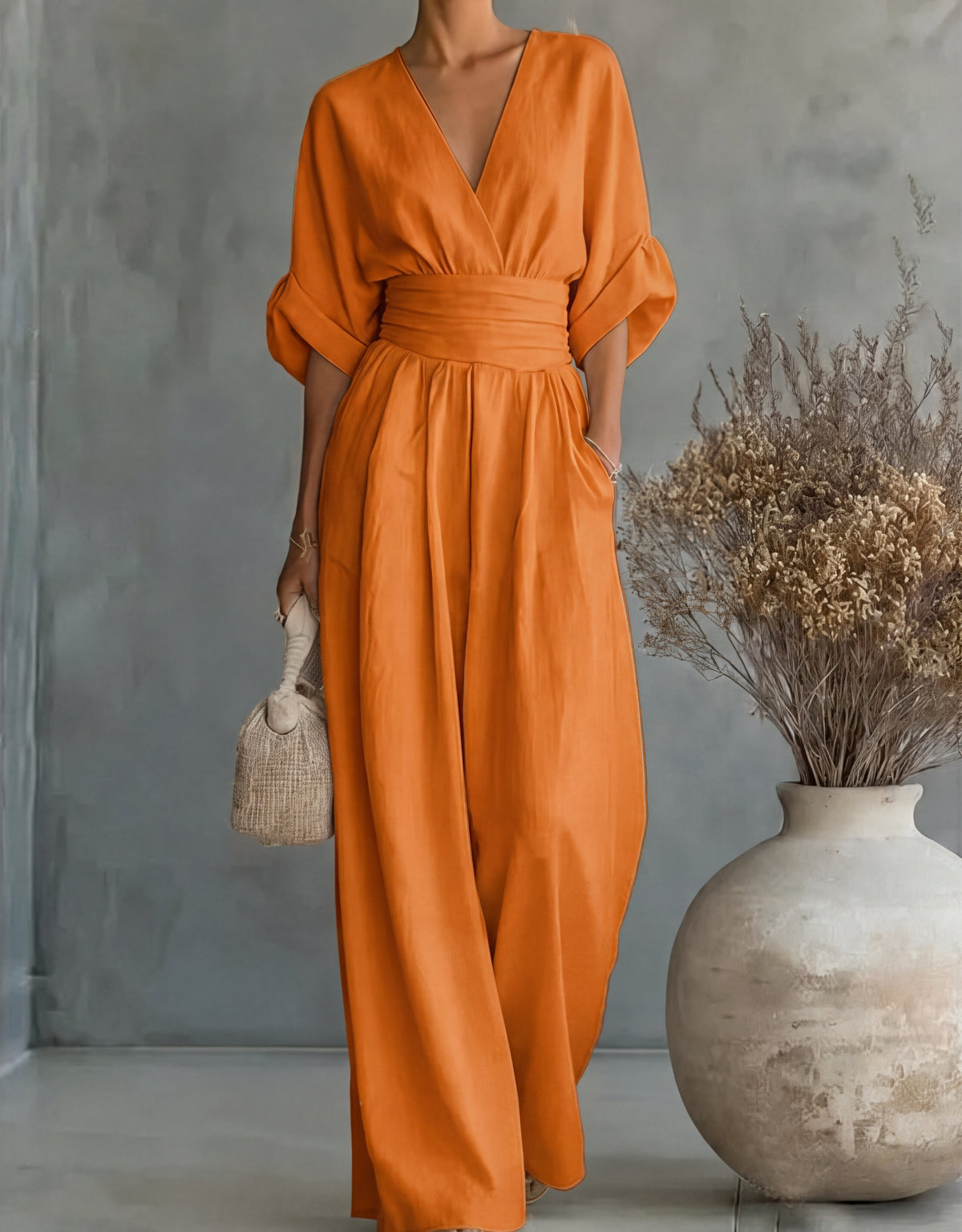 Combinaison orange décolleté V, ceinture, jambes larges, manches larges