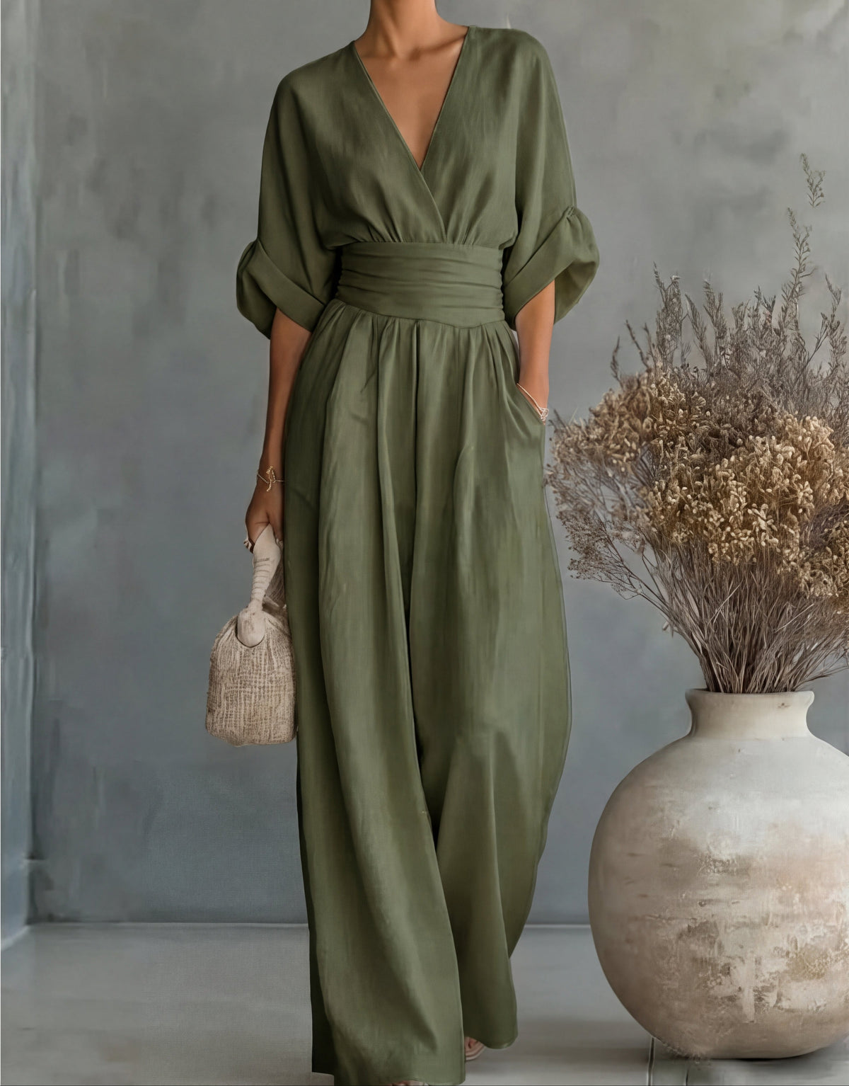 Combinaison vert olive décolleté V, ceinture, jambes larges, manches larges
