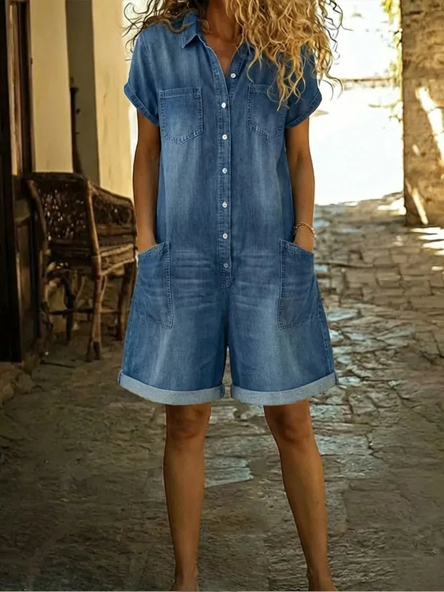 Combinaison short en jean bleu, col et manches courtes, fermeture à boutons