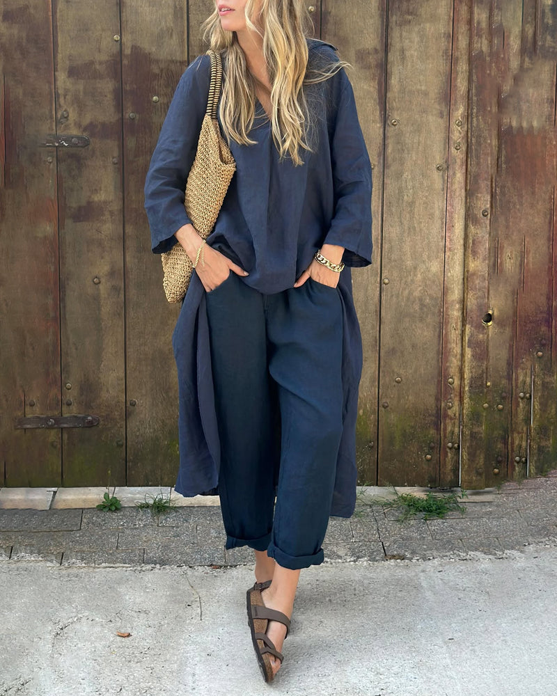 Ensemble tunique ample et pantalon fluide en bleu marine, col en V et poches discrètes