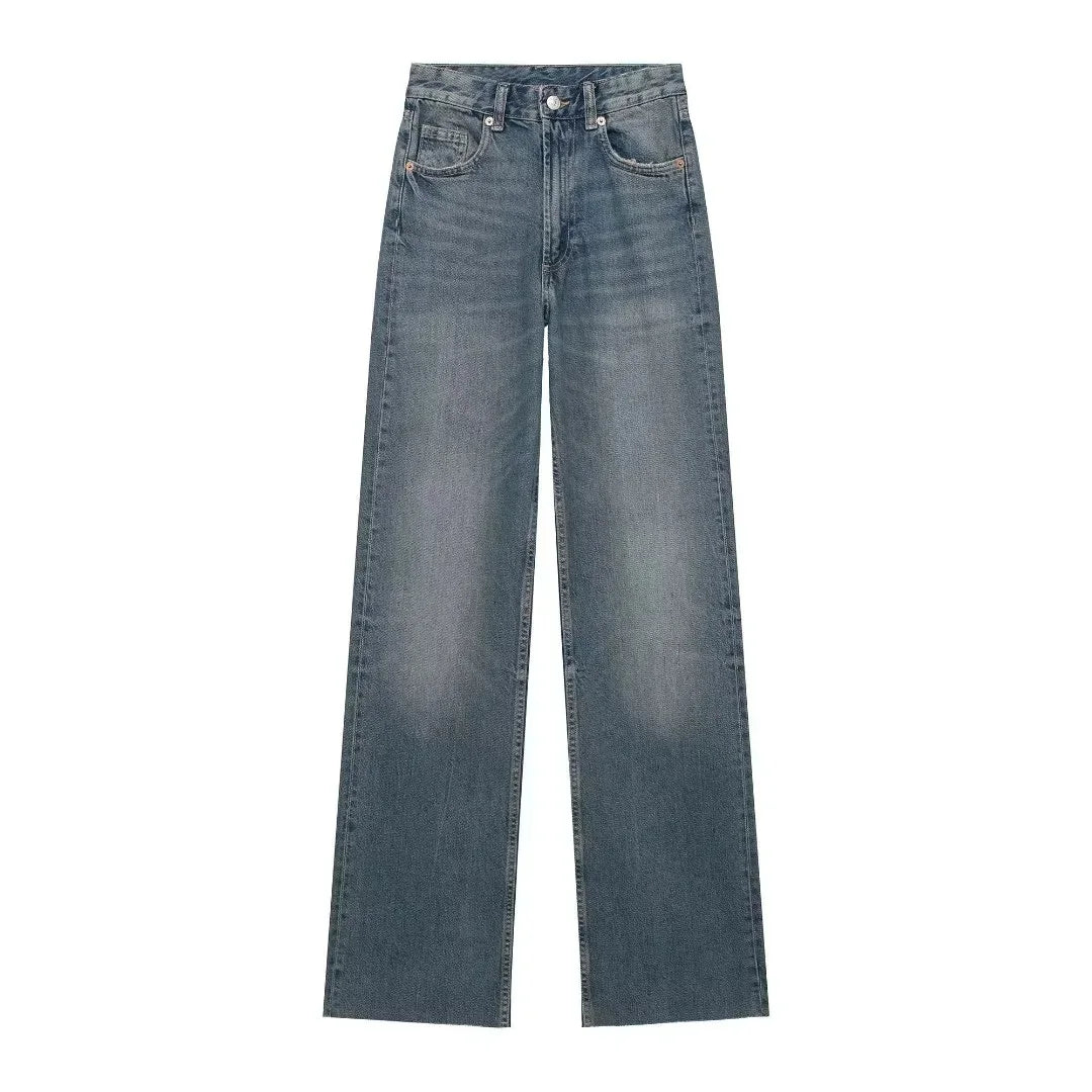 Pantalon en denim bleu moyen à coupe droite, poches et braguette boutonnée, passants